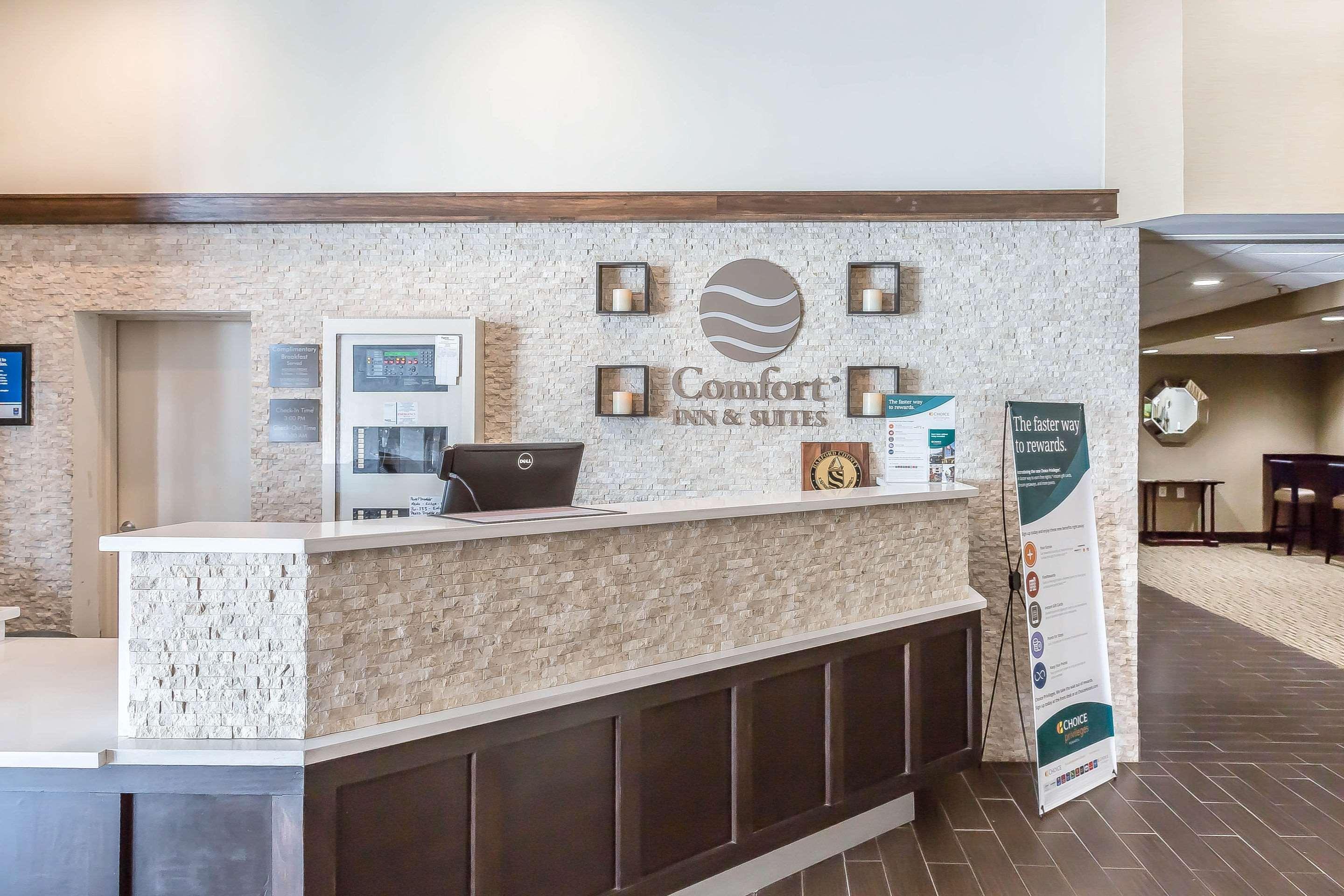 Comfort Inn & Suites Aberdeen Bagian luar foto