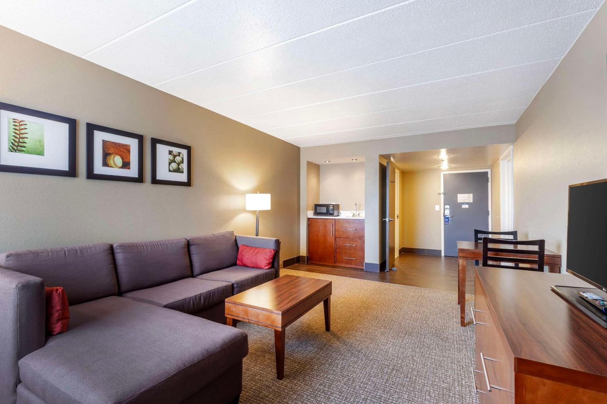 Comfort Inn & Suites Aberdeen Bagian luar foto